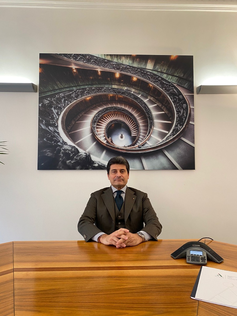 Intelligenza Artificiale nella logistica healthcare: Assoram ed Enia insieme per creare cultura di settore.  Petrone: “Ancora molta confusione sugli usi dell’AI”. Assoram lavora a un percorso operativo per le aziende" 